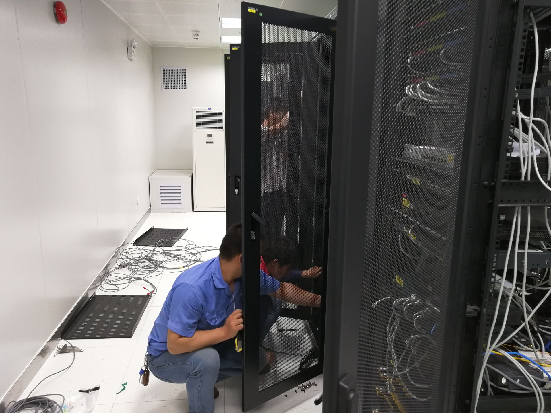 我校順利完成中心機房搬遷工作 信息系統運行維護服務平穩(wěn)過渡